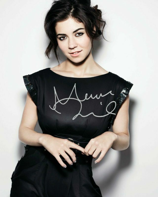 Marina And The Diamonds Autograph Signed Photo Poster painting Print