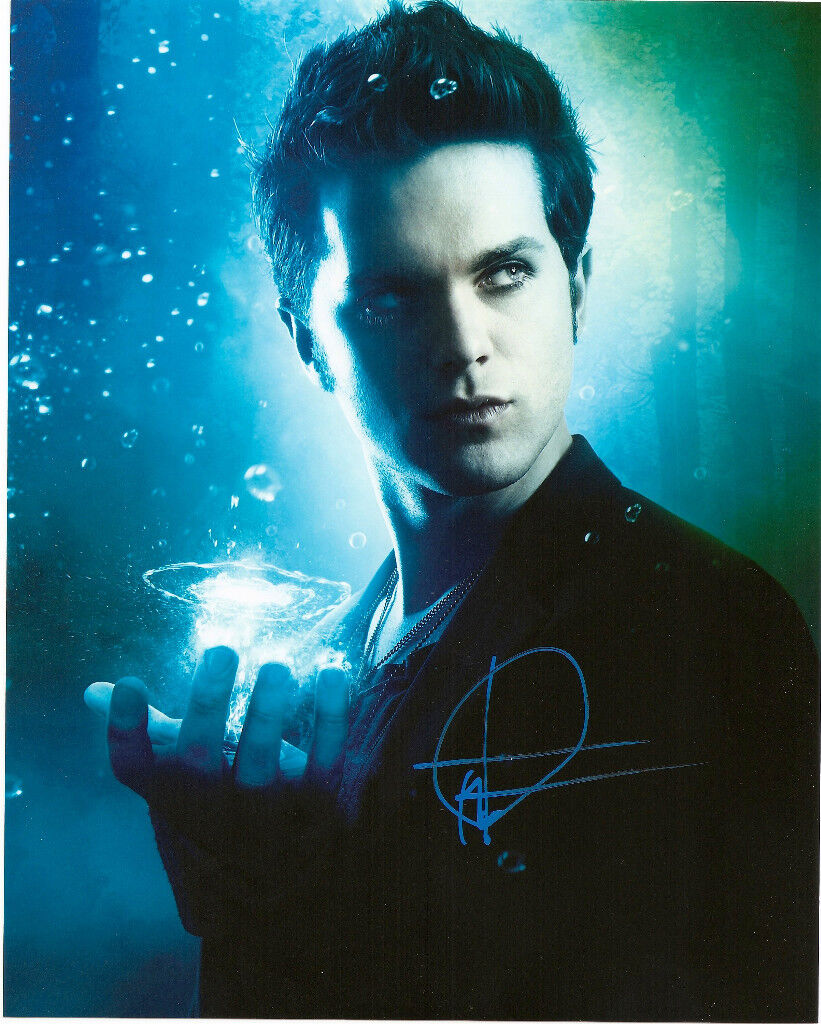 Secret Circle Thomas Dekker Autographed 8x10 Photo Poster painting COA