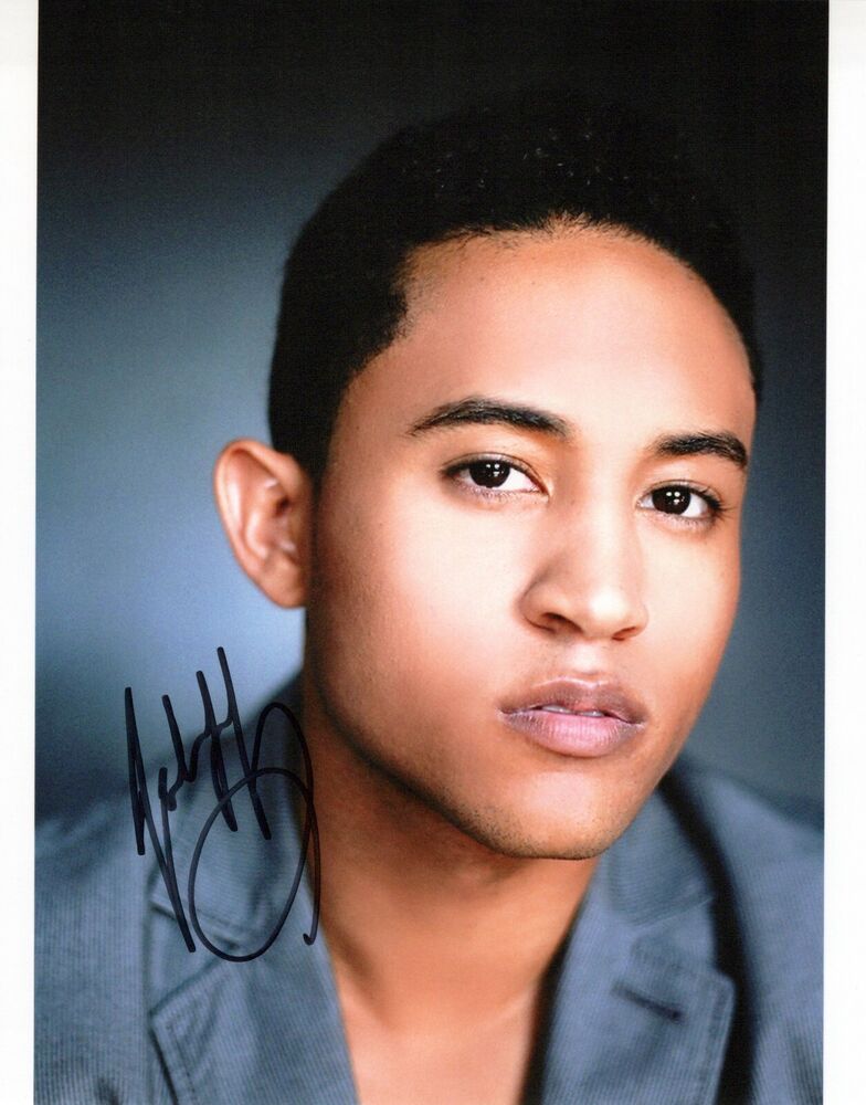 Tahj Mowry head shot autographed Photo Poster painting signed 8x10 #3