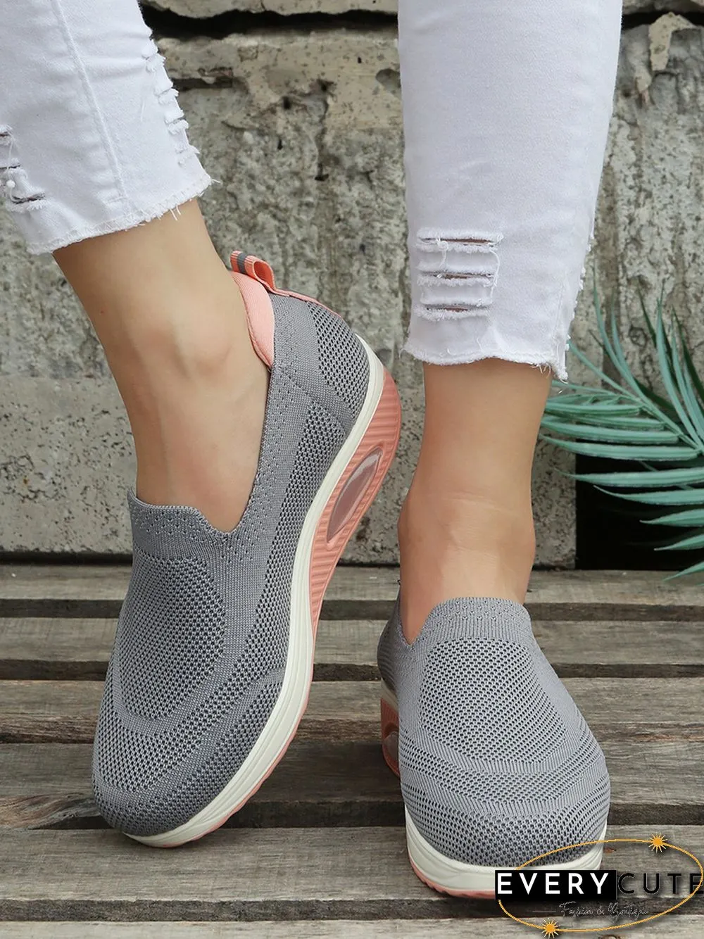 Contrasting Color Comfort Shock Absorbing Flyknit Sneakers