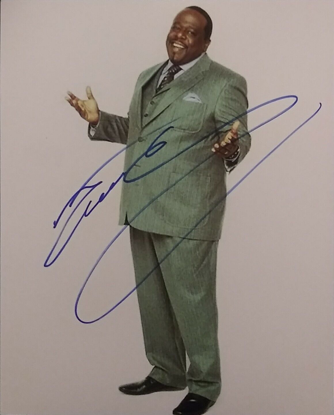 Cedric the Entertainer signed 8 x 10