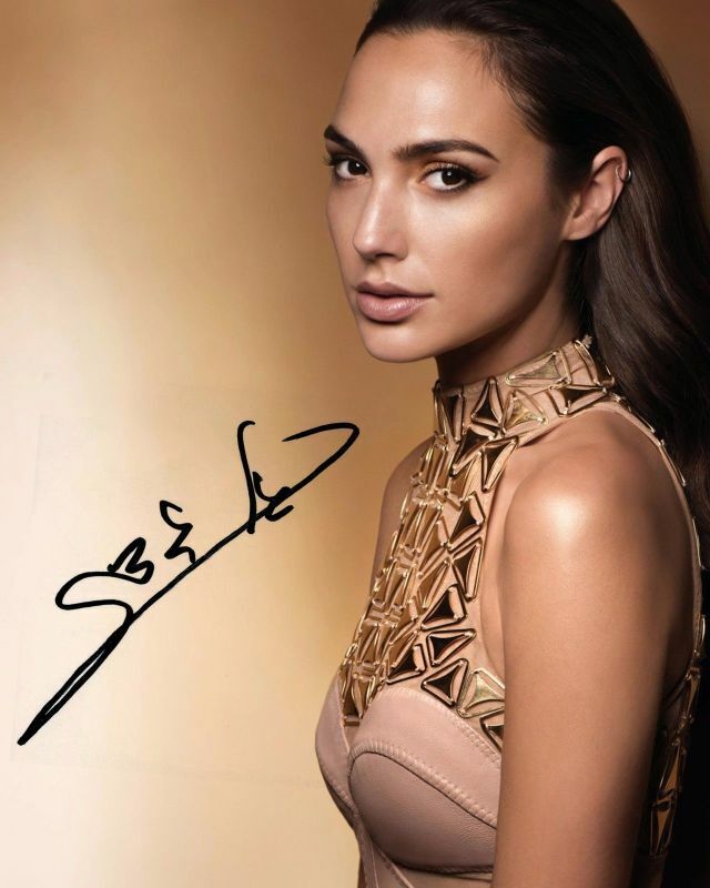 Gal Gadot Autograph Signed Photo Poster painting Print