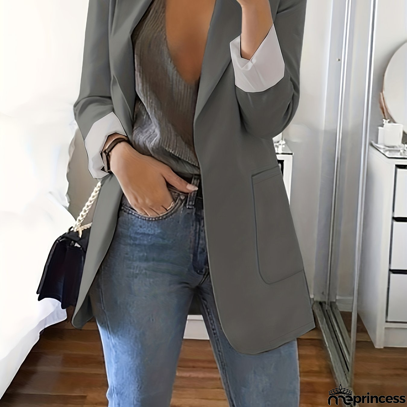 Effortless and Trendy Blazer