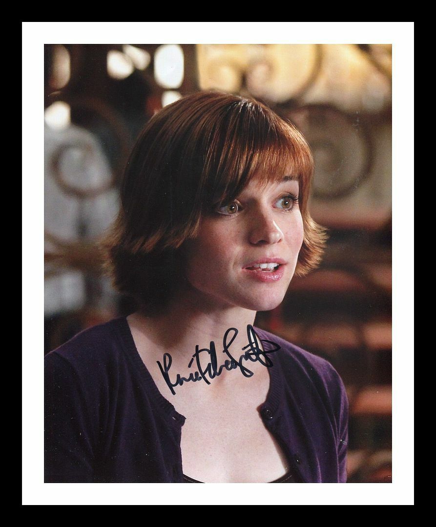 Renee Felice Smith Autograph Signed & Framed Photo Poster painting 1