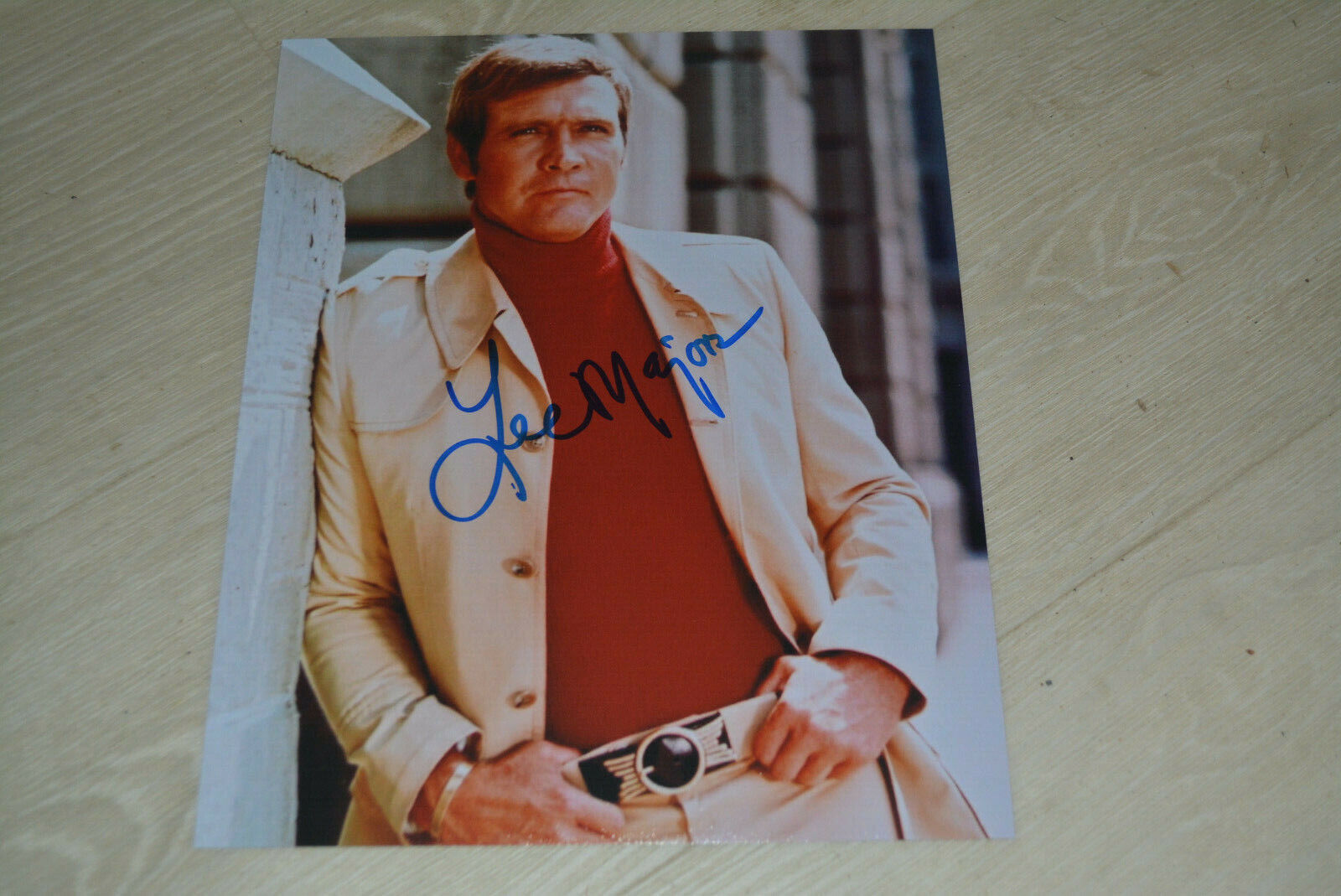 LEE MAJORS signed autograph 8x10 (20x25 cm) In Person SIX MILLION DOLLAR MAN