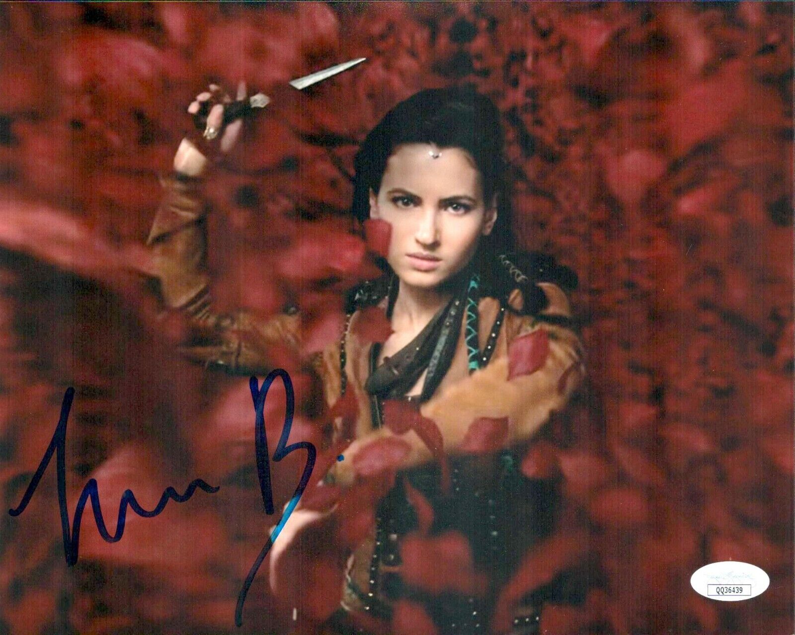 IVANA BAQUERO Signed SHANNARA CHRONICLES 8x10 Photo Poster painting Autograph JSA COA Cert