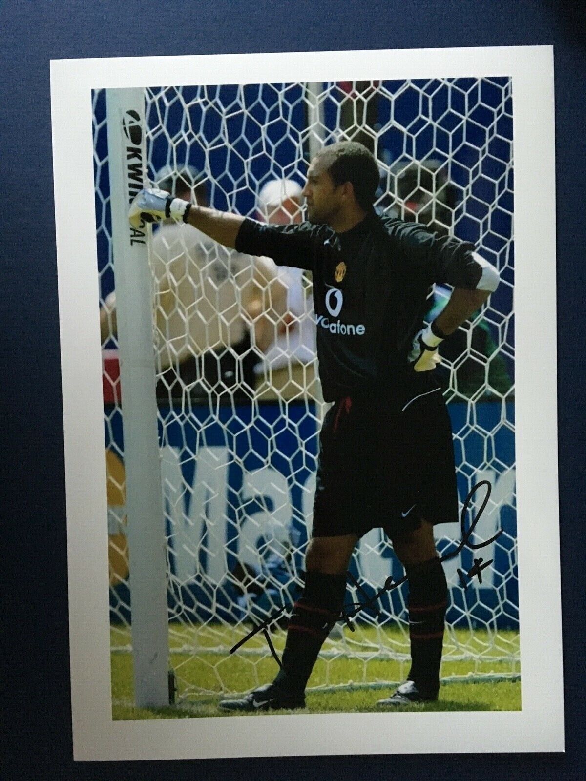 TIM HOWARD - FORMER MANCHESTER UNITED FOOTBALLER - SUPER SIGNED Photo Poster painting