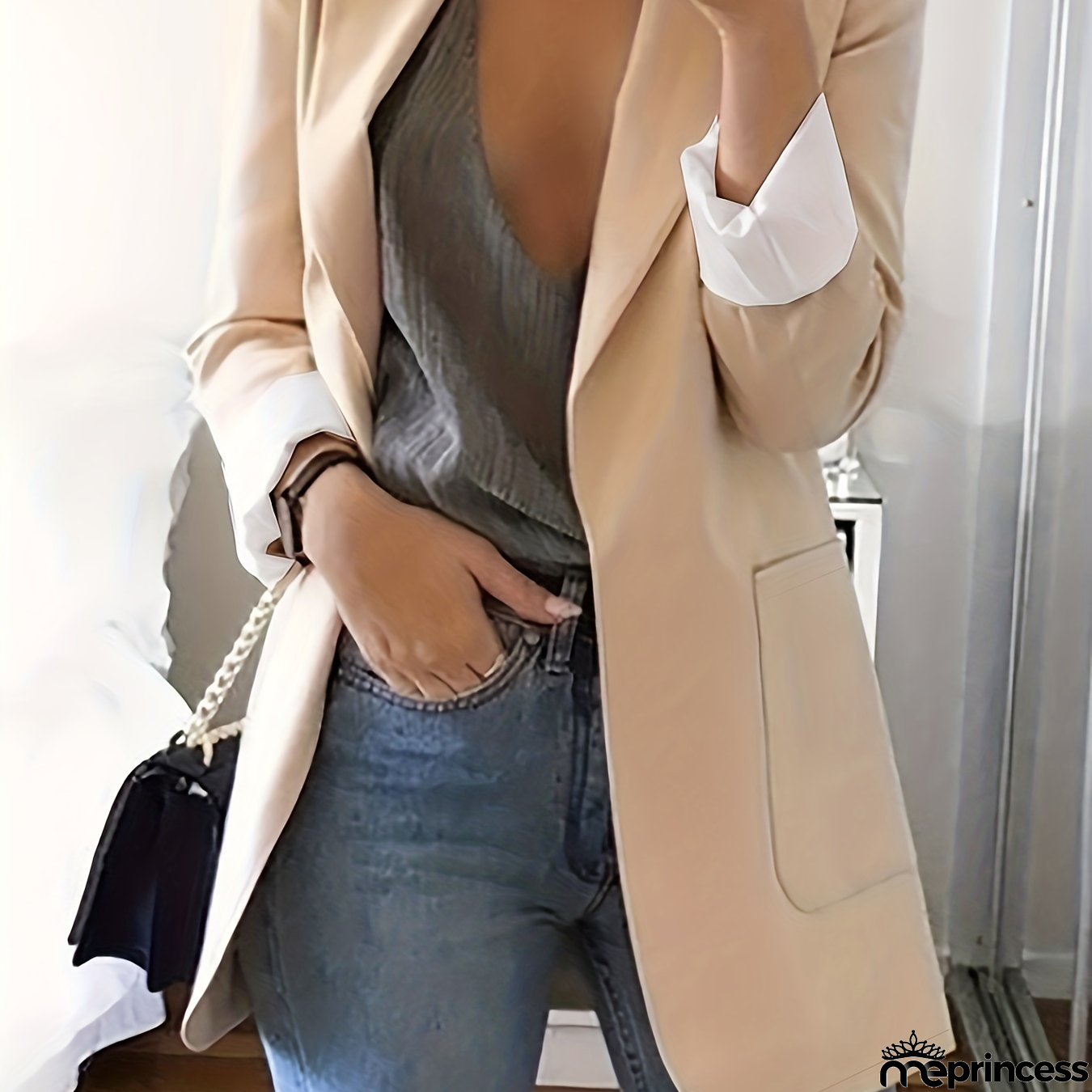 Effortless and Trendy Blazer