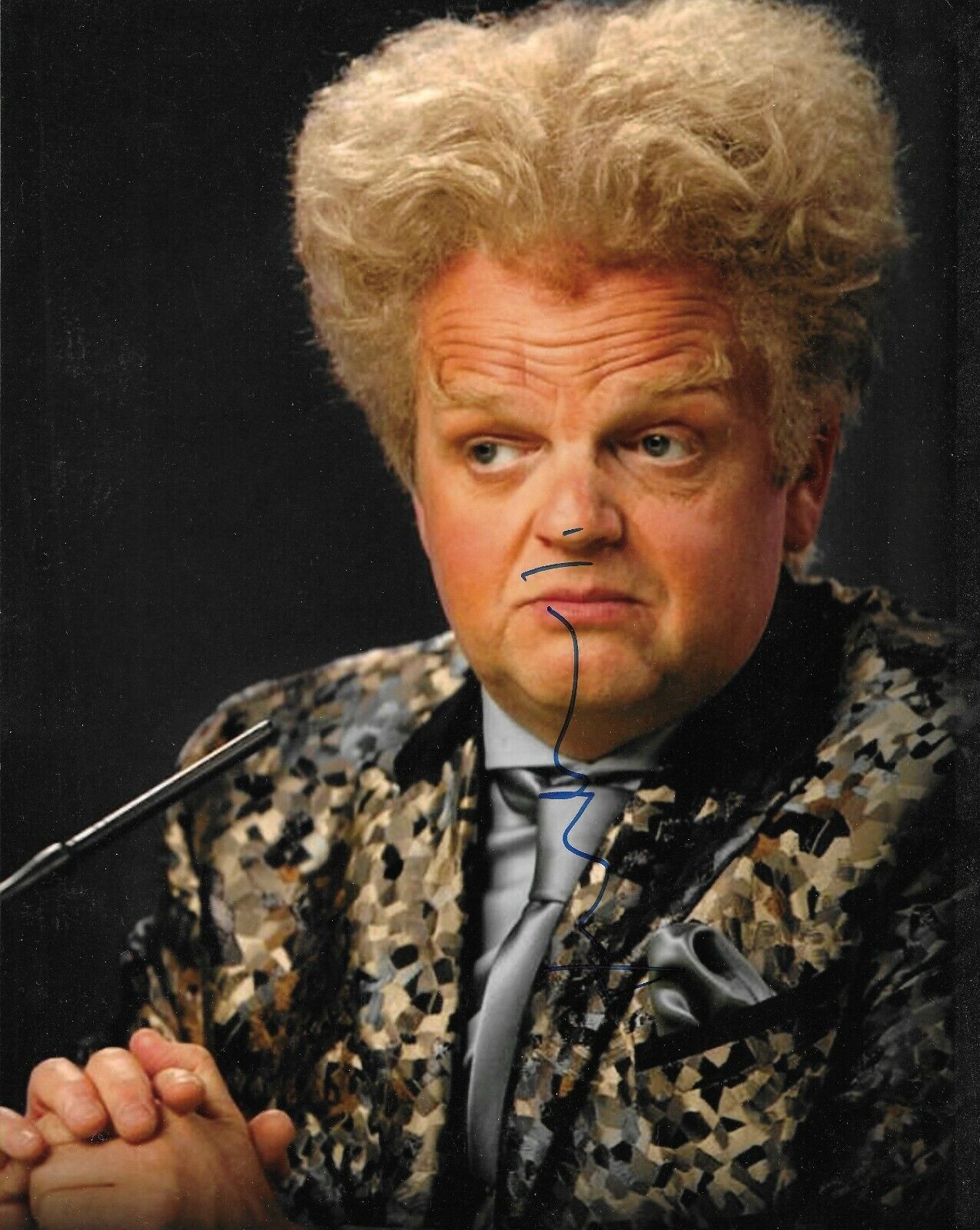 Toby Jones autograph - signed Hunger Games Photo Poster painting (Marks on Photo Poster painting)