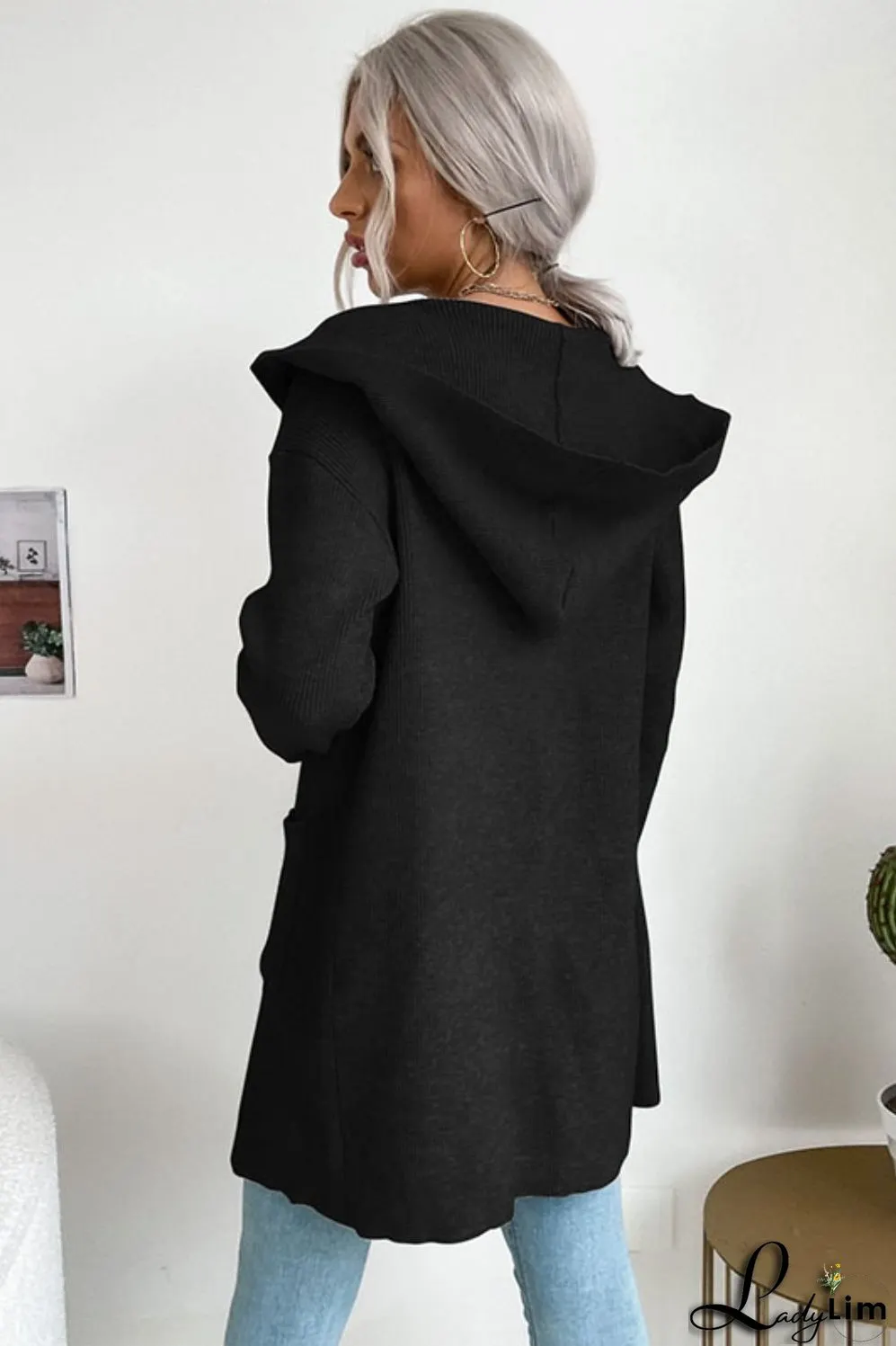 Effortless and Trendy Cardigan