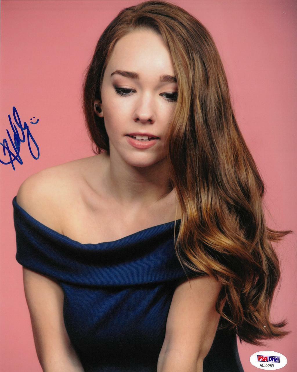 Holly Taylor Signed Authentic Autographed 8x10 Photo Poster painting PSA/DNA #AD22259