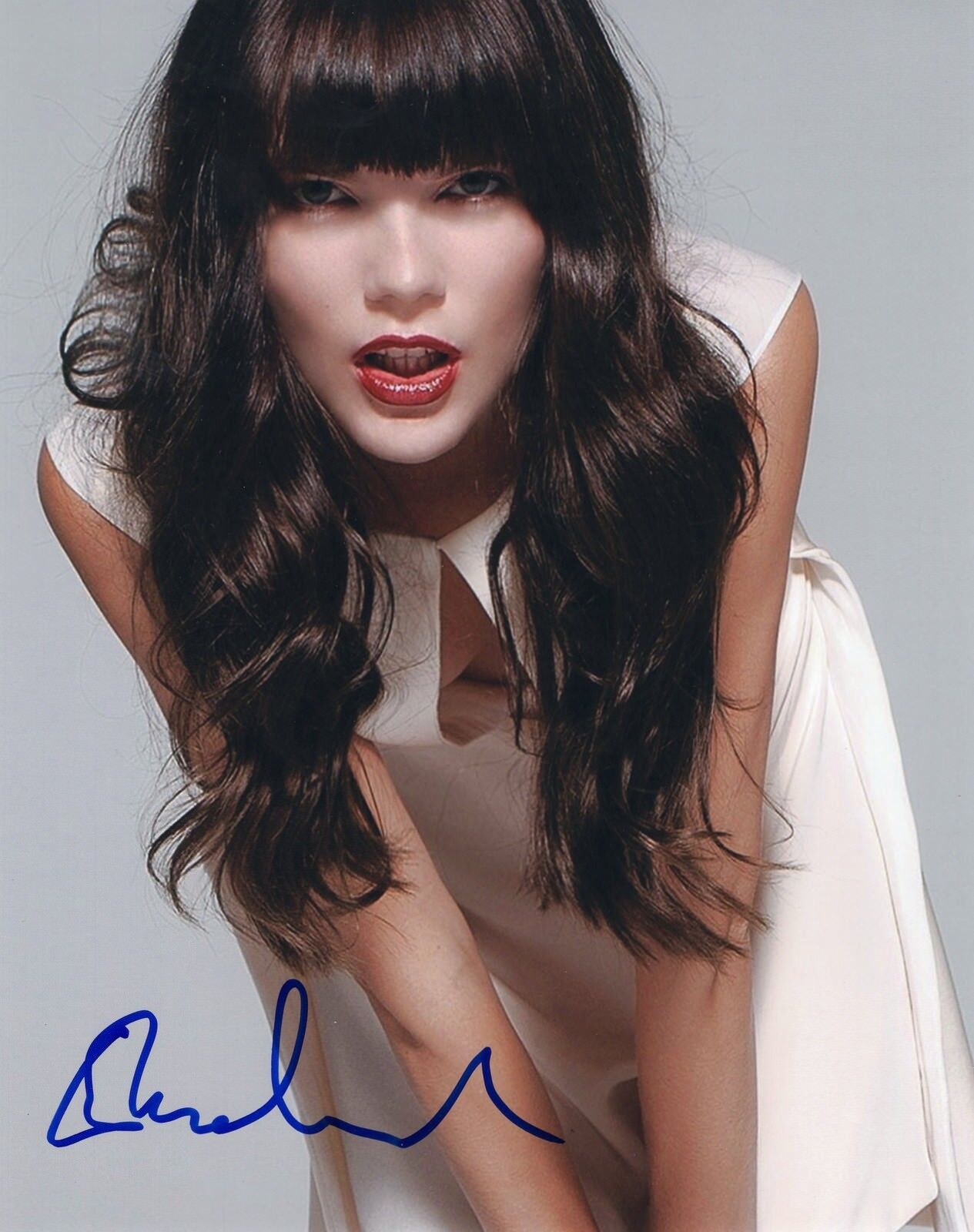 Emma Greenwell signed 8x10 Photo Poster paintinggraph w/COA Shameless TV Show Mandy #2