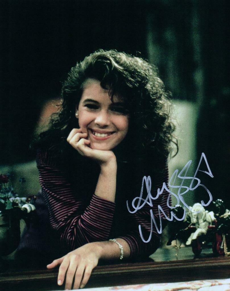 Alyssa Milano signed 8x10 Photo Poster painting autograph Picture autographed and COA