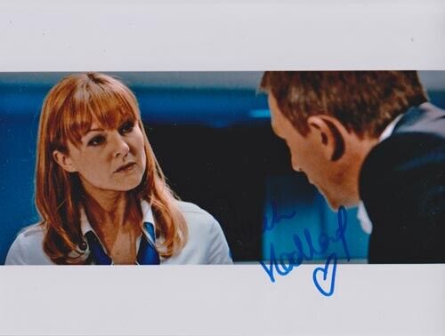 SARAH HADLAND 007 JAMES BOND AUTHENTIC AUTOGRAPH AS OCEAN SKY RECEPTIONIST QOS