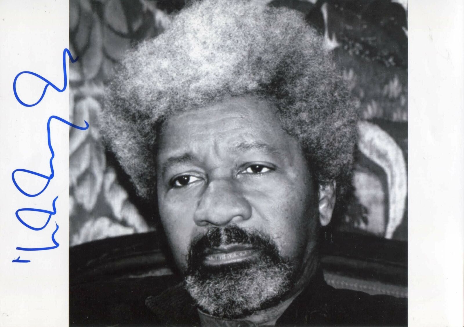 NOBEL PRIZE IN LITERATURE Wole Soyinka autograph, IP signed Photo Poster painting