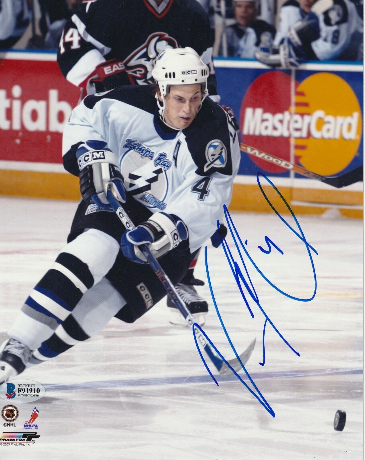 VINCENT LECAVLIER (Tampa Bay Lightning) Signed 8x10 Photo Poster painting with Beckett COA