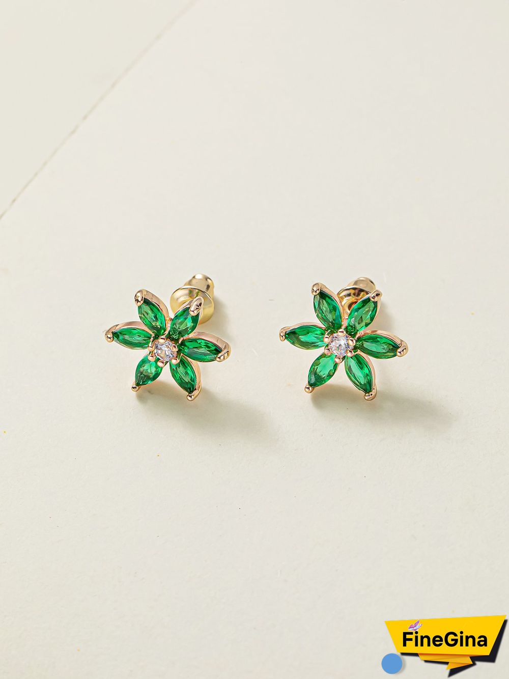 Commuter Simple Green Zircon Petal Earrings
