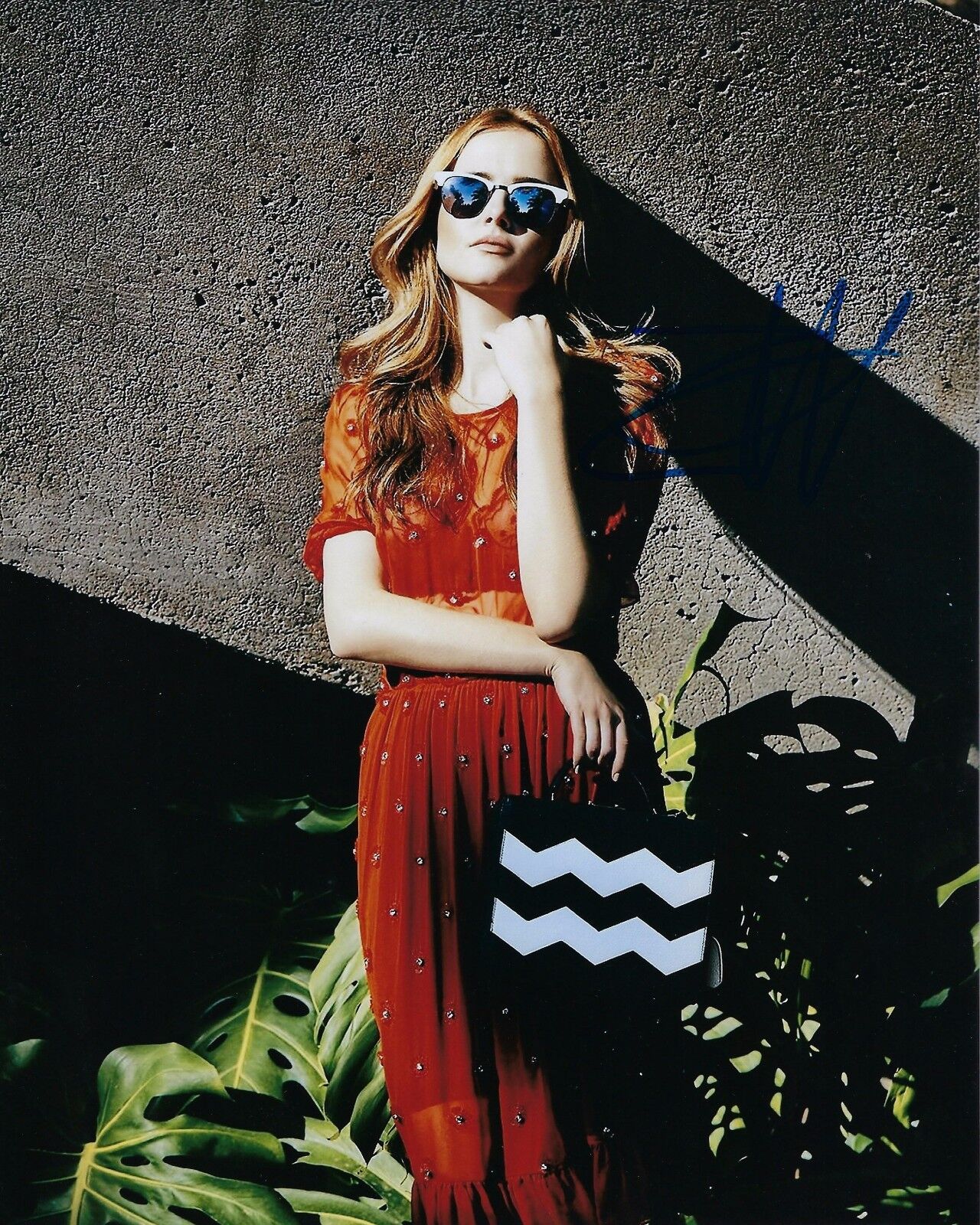 GFA Sexy Movie Actress * ZOEY DEUTCH * Signed Autograph 8x10 Photo Poster painting PROOF AD3 COA