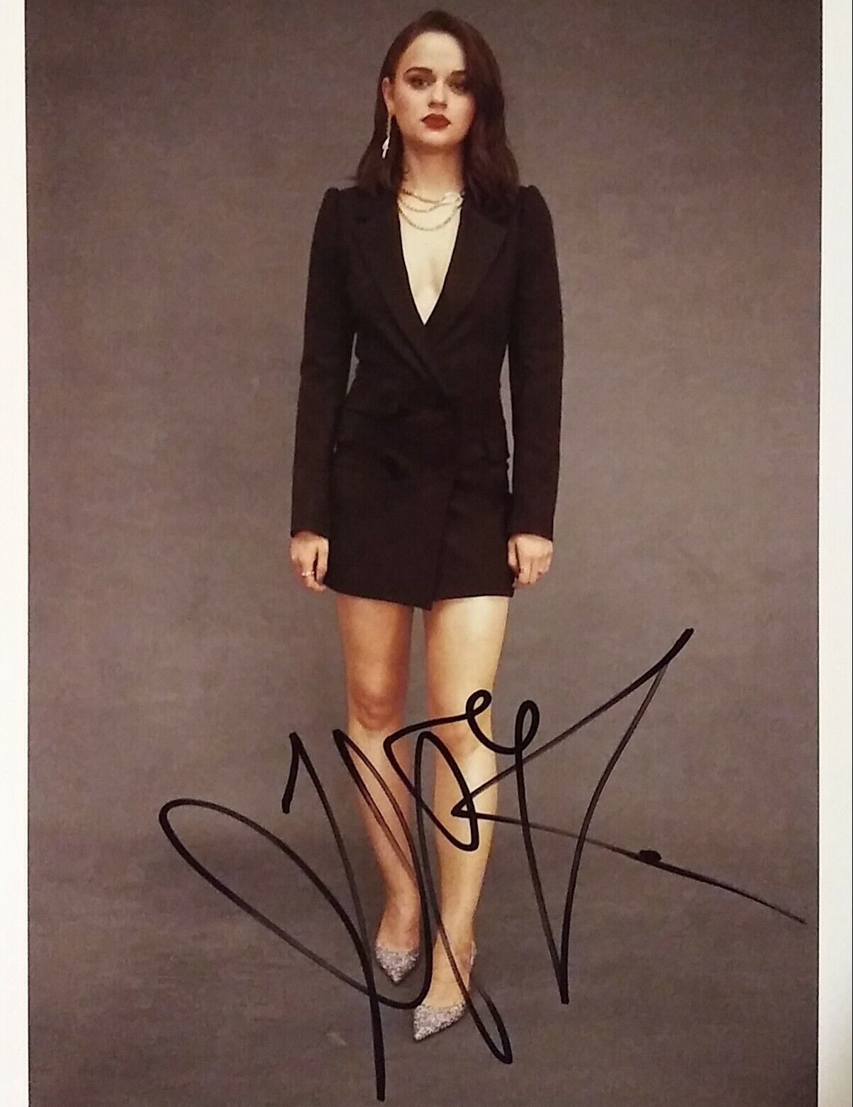 Joey King signed 8 x 10