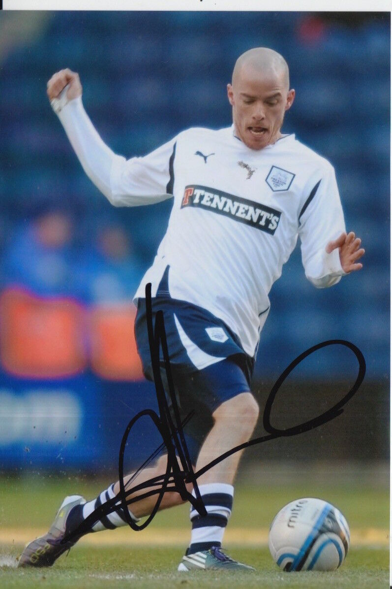 PRESTON NORTH END HAND SIGNED IAIN HUME 6X4 Photo Poster painting 2.