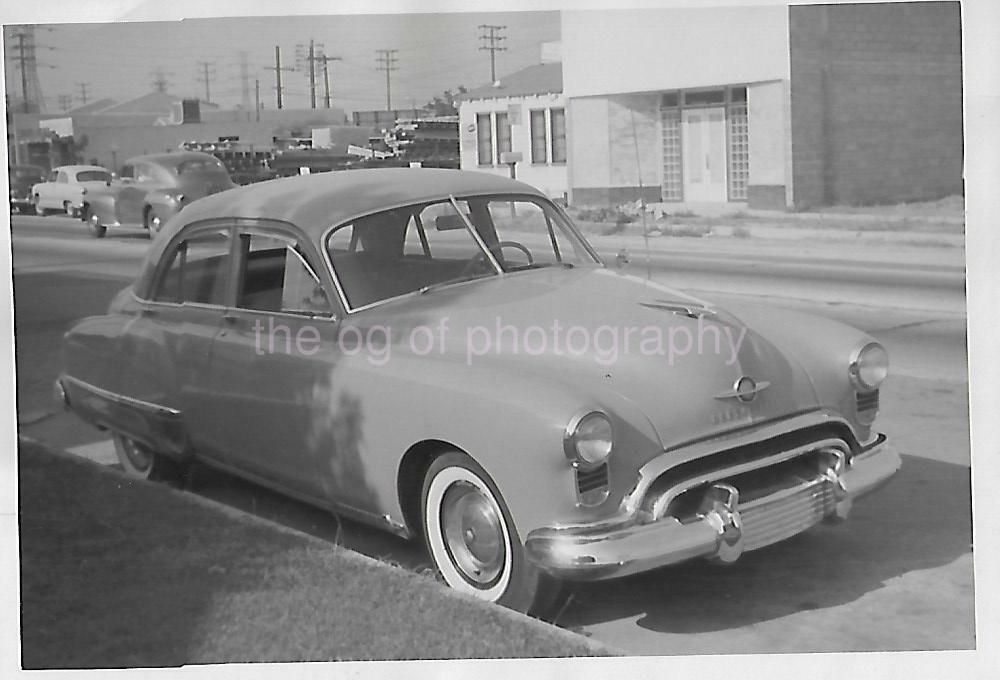 FOUND Photo Poster paintingGRAPH bw CLASSIC CAR Original Snapshot 15 26 R