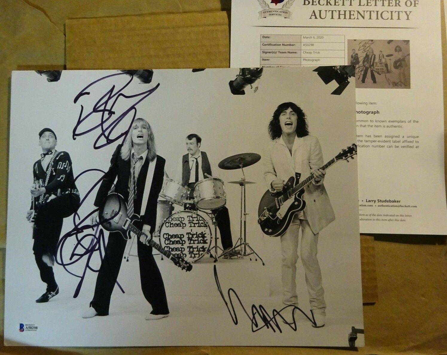 AUTOGRAPHED CHEAP TRICK Signed 11x14