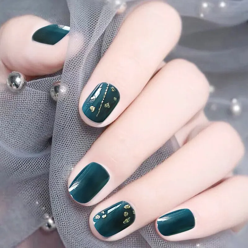 24pcs/boxed Beauty press on nails with Glue Short Size  with Gold Big Sequins False Nail Ladies  Black Color Party acrylic nails-Nail Inspo