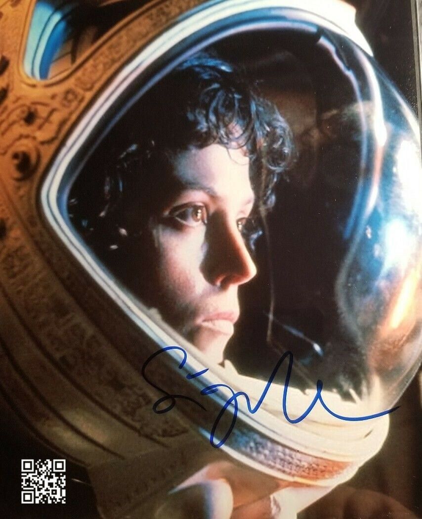 Sigourney Weaver (Ripley) 8  x 10Autographed Photo Poster painting | Aliens | Ghost busters