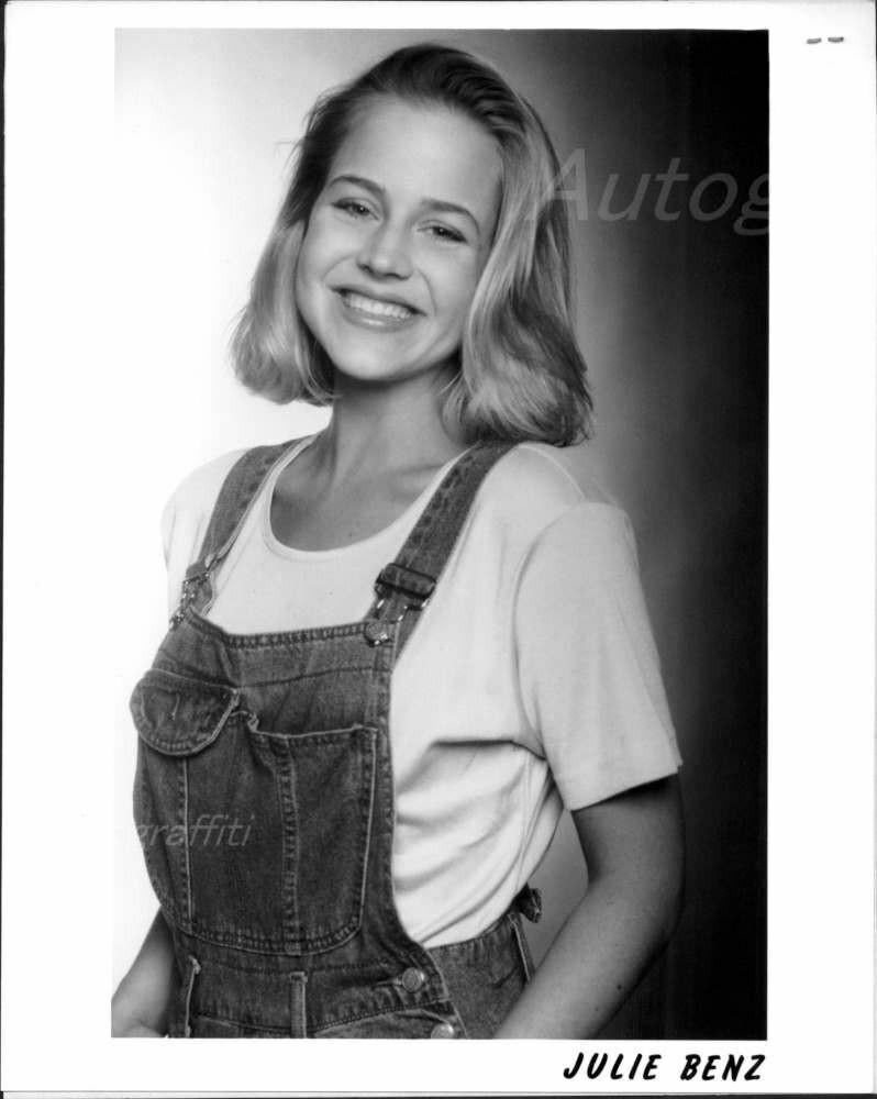 Julie Benz - 8x10 Headshot Photo Poster painting - Buffy; Roswell - Dexter