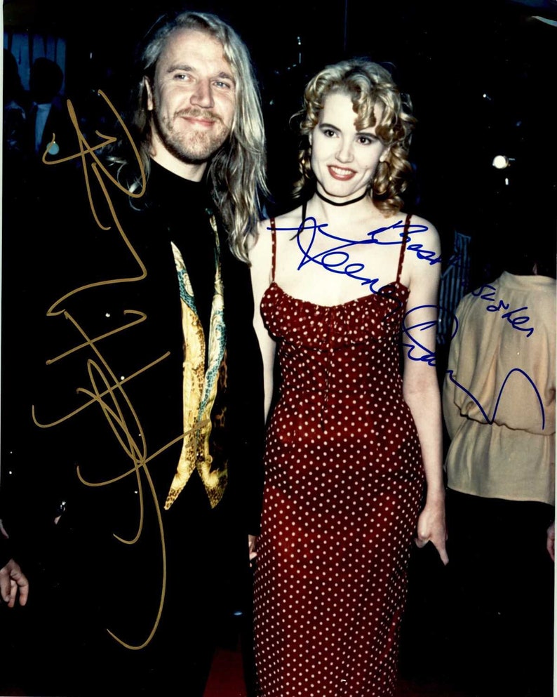 Renny Harlin & Geena Davis Signed Autographed Glossy 8x10 Photo Poster painting - COA Matching Holograms