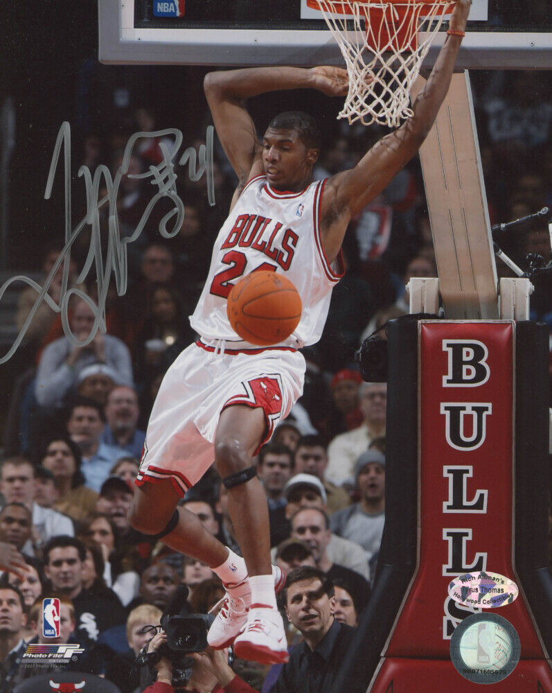 Tyrus Thomas Signed Bulls 8x10 Photo Poster painting (Hollywood Collectibles Hologram)