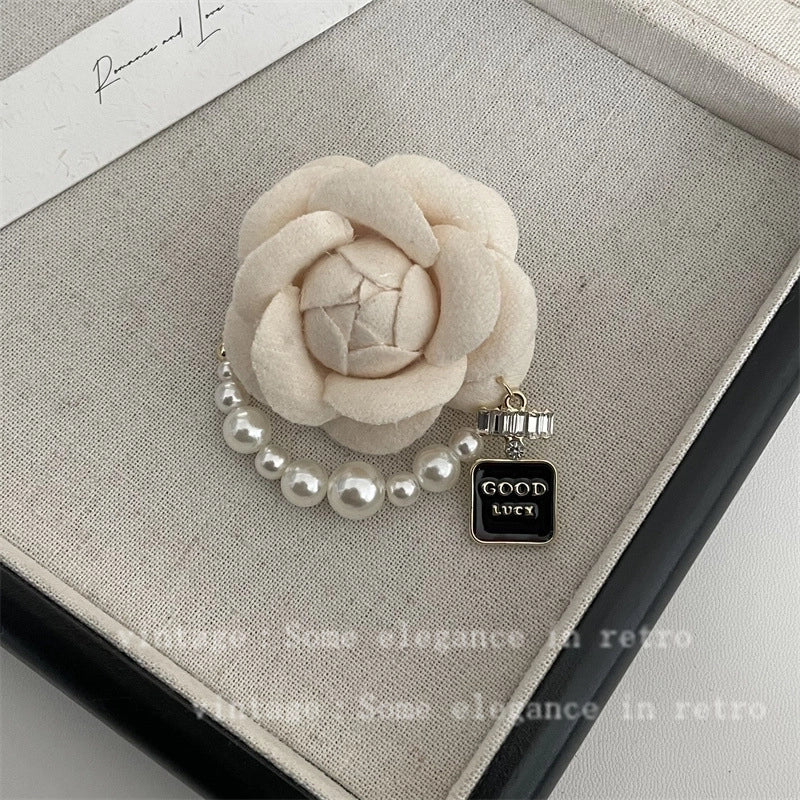 Elegant Pin Flower Imitation Pearl Plating Women’s Brooches