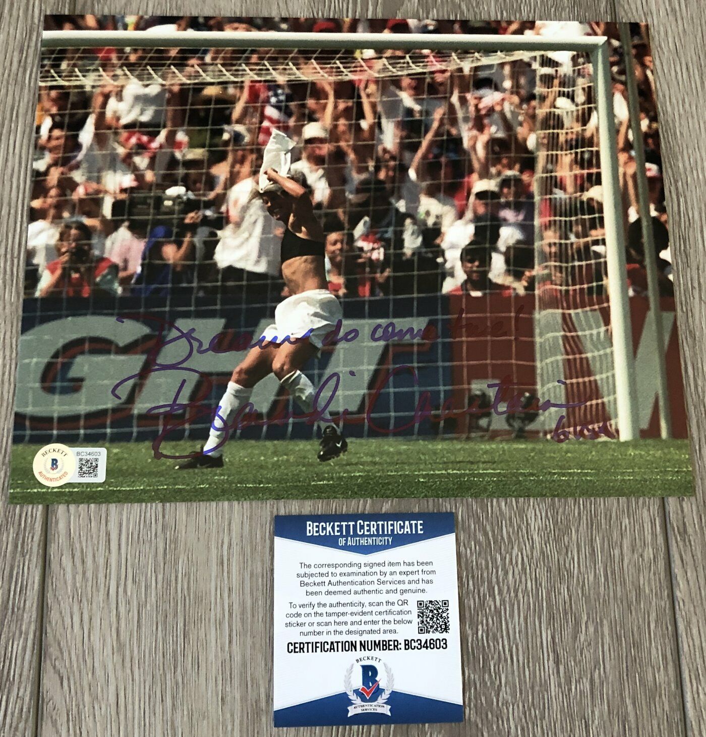 BRANDI CHASTAIN SIGNED WORLD CUP TEAM USA SOCCER 8x10 Photo Poster painting C & BECKETT BAS COA