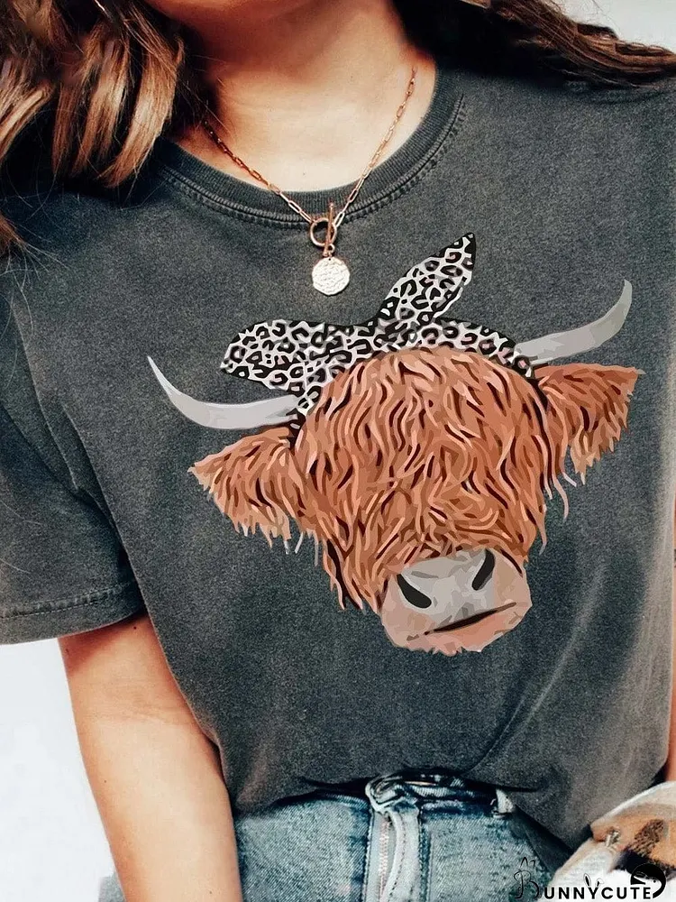 Highland Cow Print Casual Tee with Retro Touch