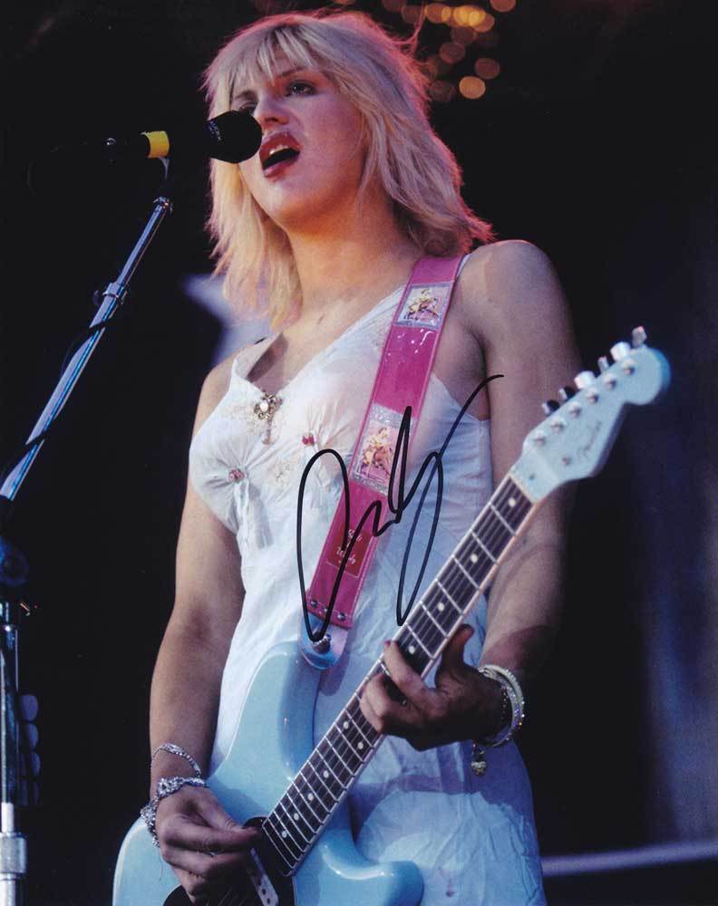 Courtney Love In-person AUTHENTIC Autographed Photo Poster painting SHA #38642