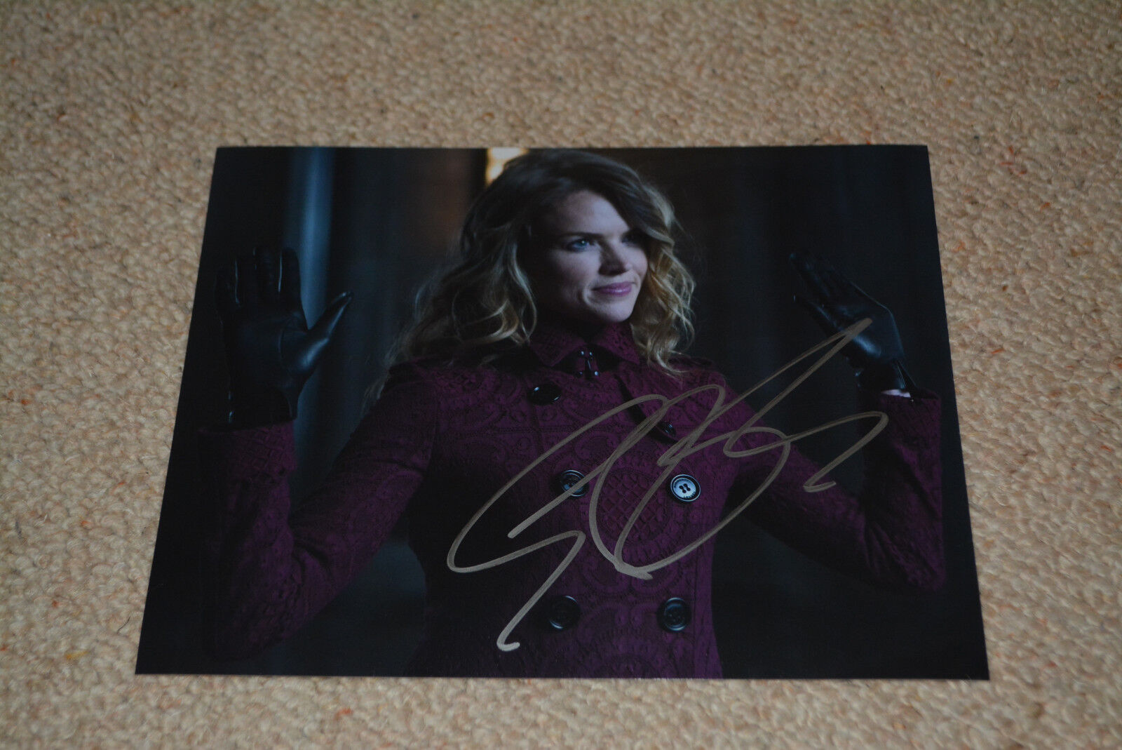 ERIN RICHARDS signed autograph In Person 8x10 20x25 cm GOTHAM