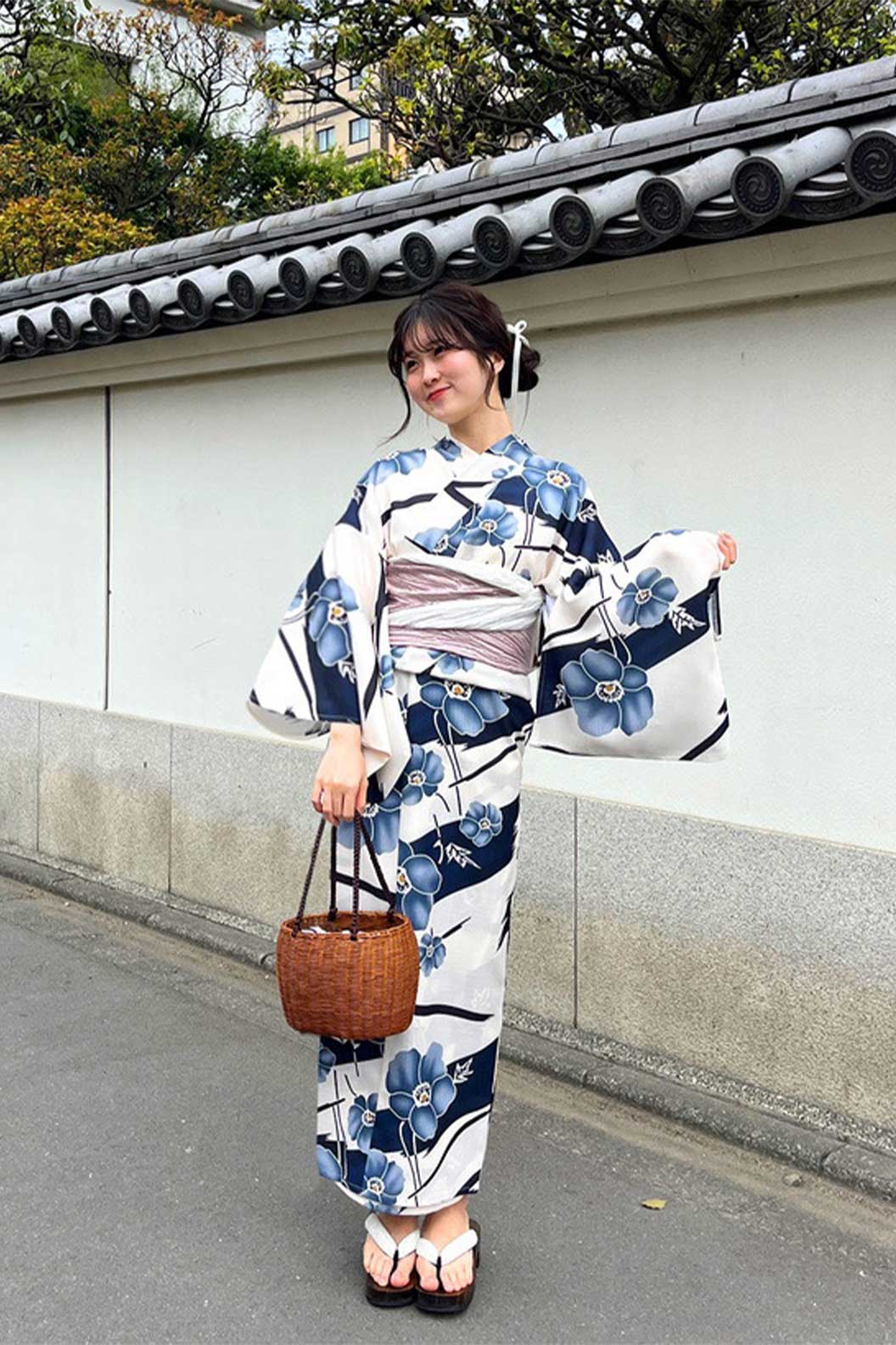 Yukata Kimono 100% Cotton White with Blue Kikyo Flower Traditional Japanese Kimono - なつまつり Stupa Stones