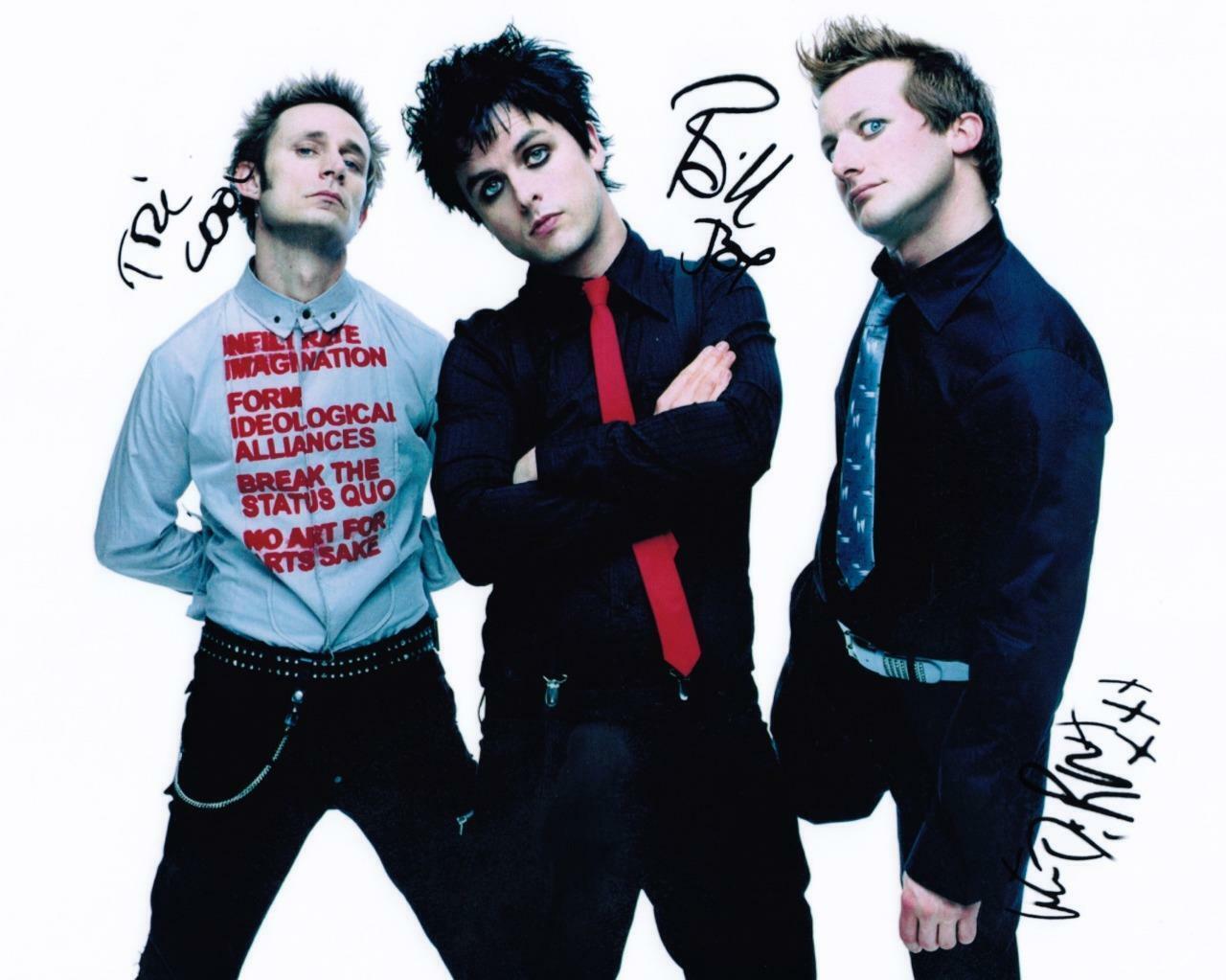 GREENDAY X3 SIGNED AUTOGRAPHED 10 X 8