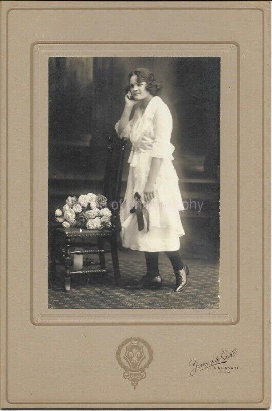 ANTIQUE PORTRAIT OF A WOMAN FROM BACK IN THE DAY Vintage FOUND Photo Poster painting bw 05 1 YY