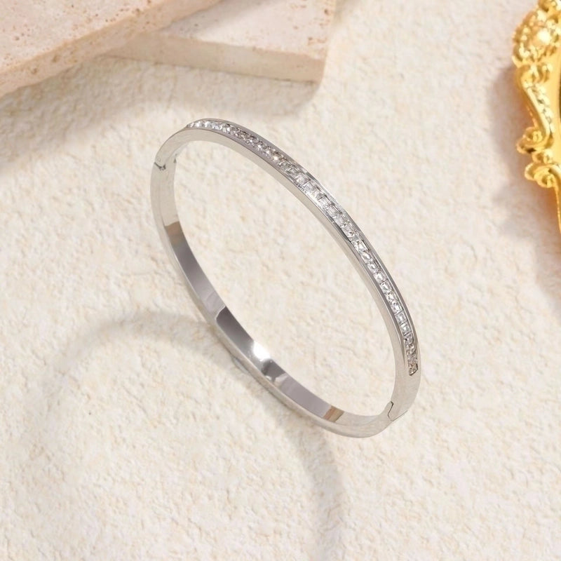 Elegant Minimalist Round Titanium Steel 18K Gold Plated Rhinestones Bangle In Bulk