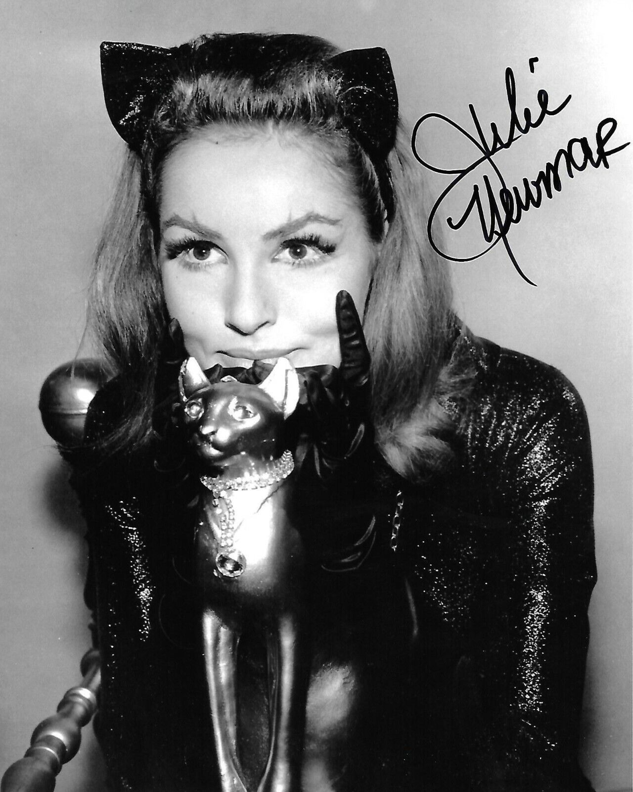 Julie Newmar Catwoman Original 8X10 Photo Poster painting #10 signed at the Hollywood Show