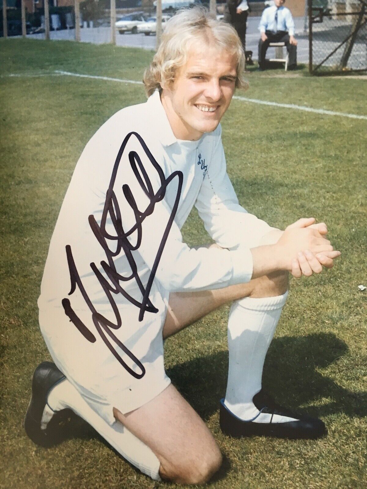 TERRY YORATH - LEEDS UNITED LEGEND - SUPERB SIGNED COLOUR Photo Poster paintingGRAPH