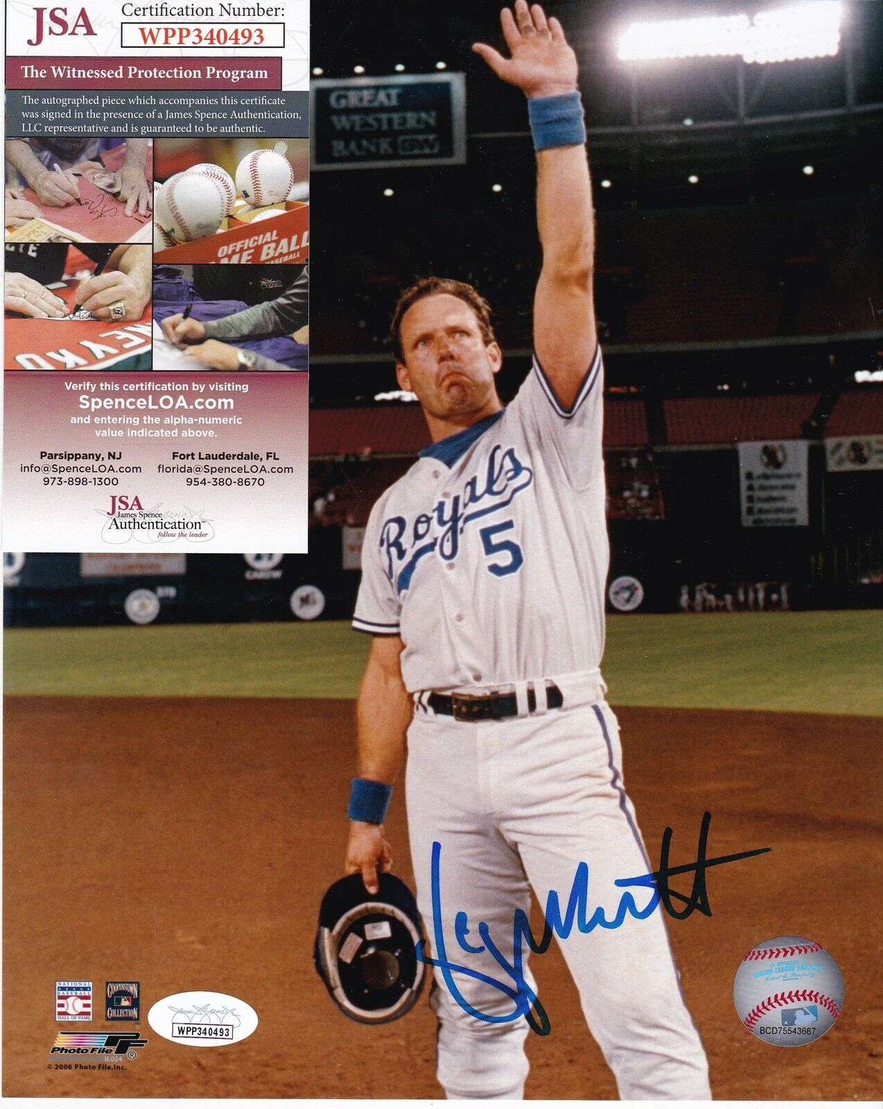 GEORGE BRETT KANSAS CITY ROYALS JSA AUTHENTICATED ACTION SIGNED 8x10