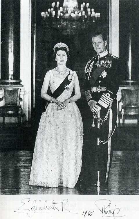 QUEEN ELIZABETH II & PRINCE PHILIP Signed Photo Poster paintinggraph British Royalty - preprint