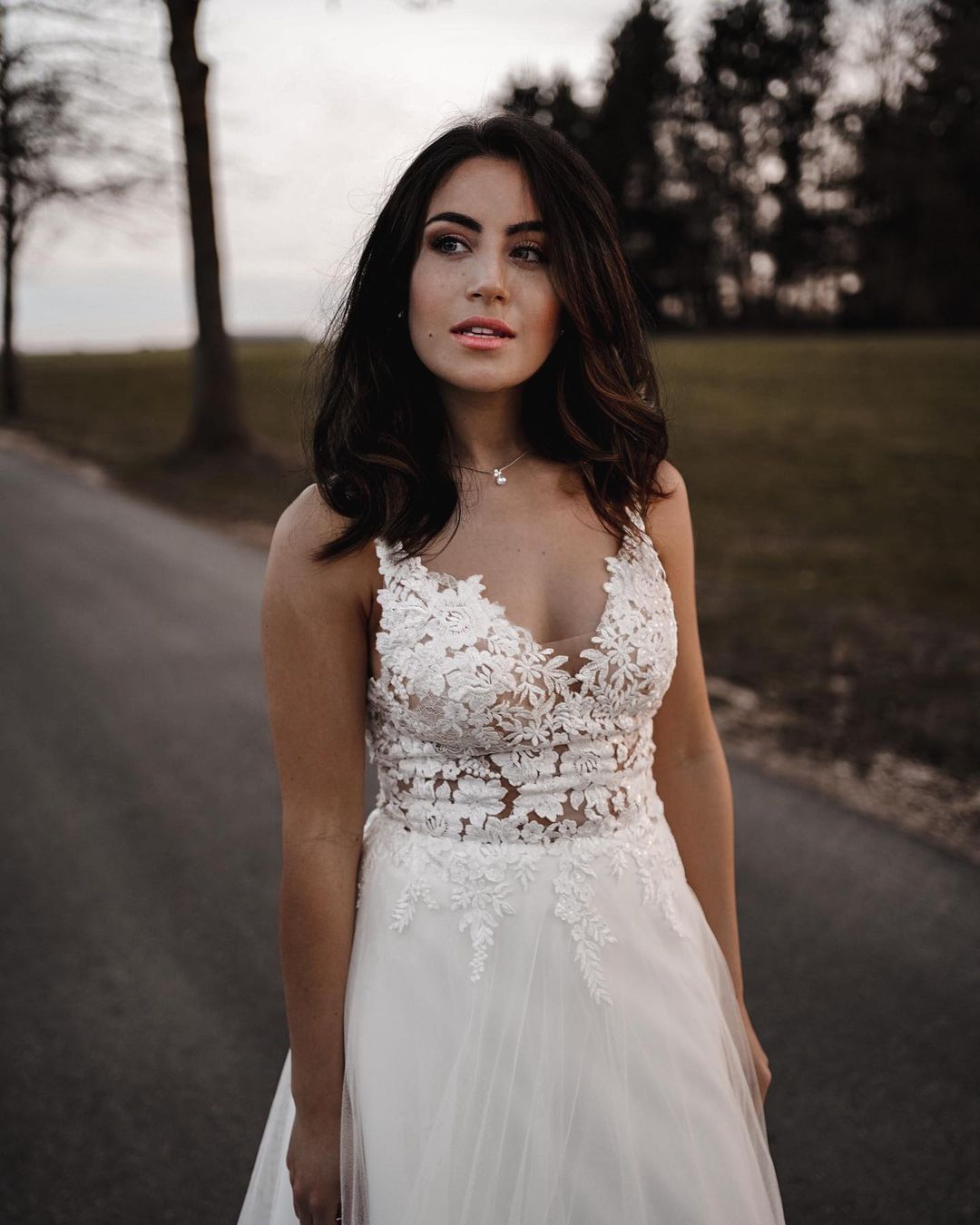 Daisda Simple Long Aline Vneck Tulle Wedding Dress With Appliques