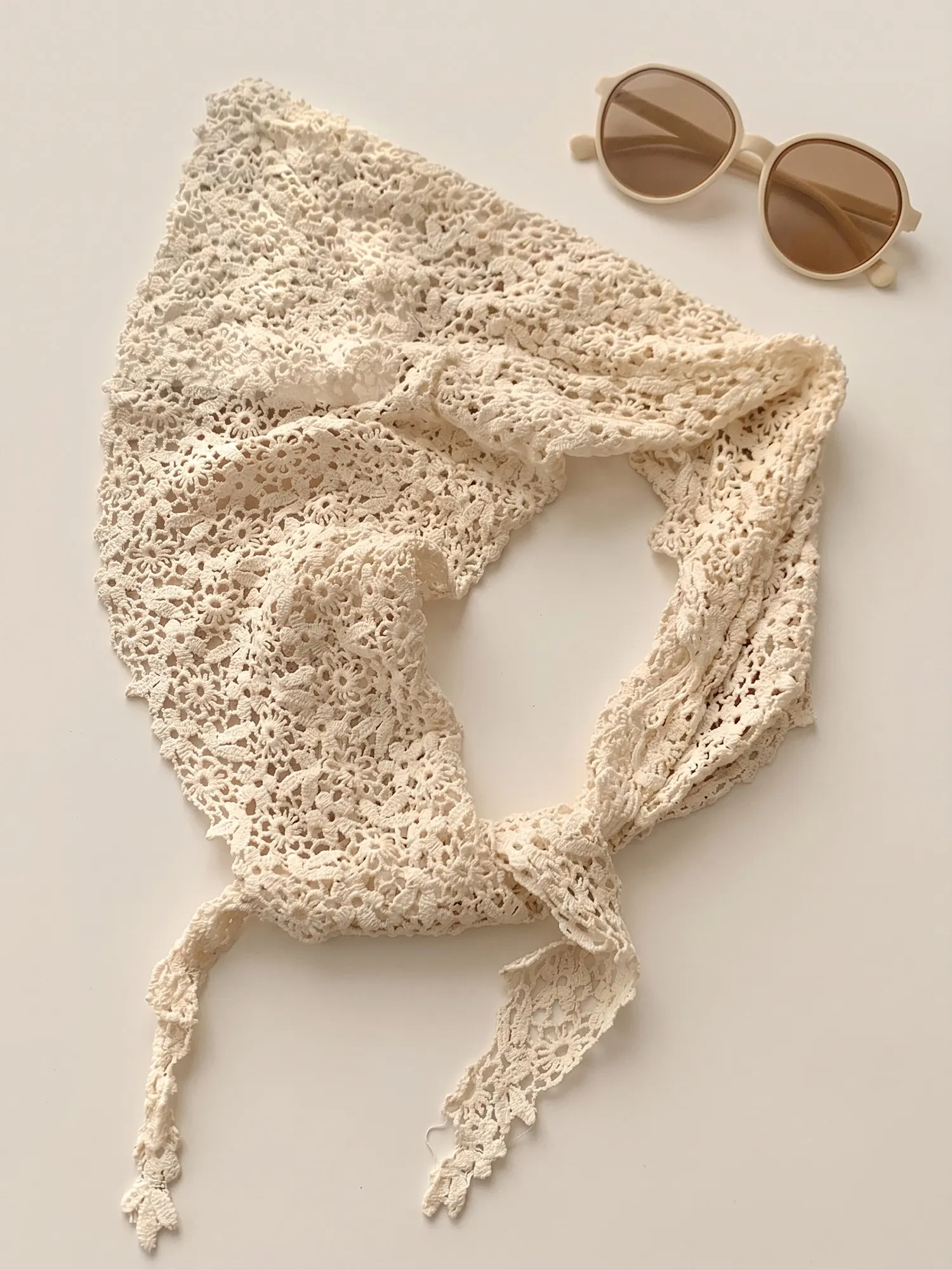 Day Outfits &mdash; Beige Romantic Prairie Scalloped Edge Breathable Bandana
