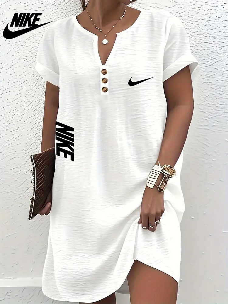 Sukienki Nike na lato 2025 - niezbędny element garderoby tego lata!