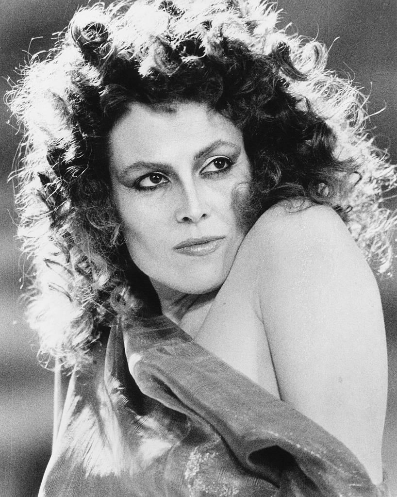 Sigourney Weaver 8x10 Picture Simply Stunning Photo Poster painting Gorgeous Celebrity #31