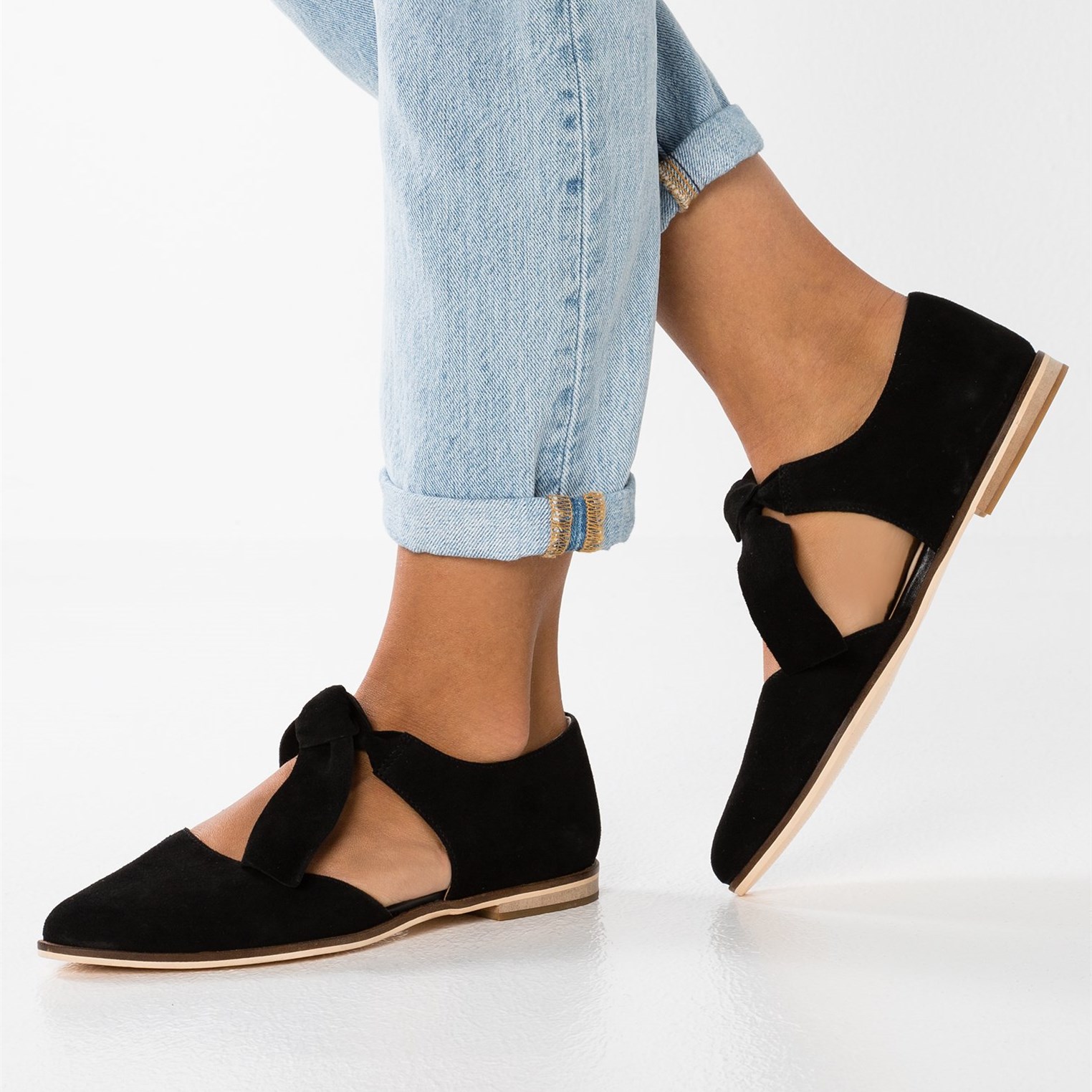 Women's Vegan Suede Almond Toe Cut-Out Lace Up Flats in Black