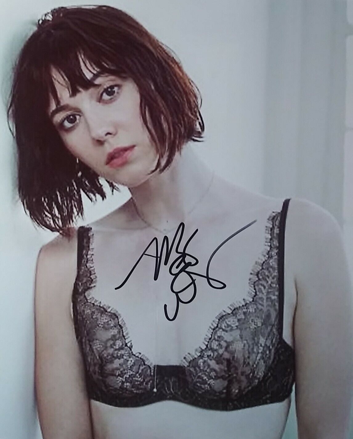 Mary Elizabeth Winstead signed 8x10